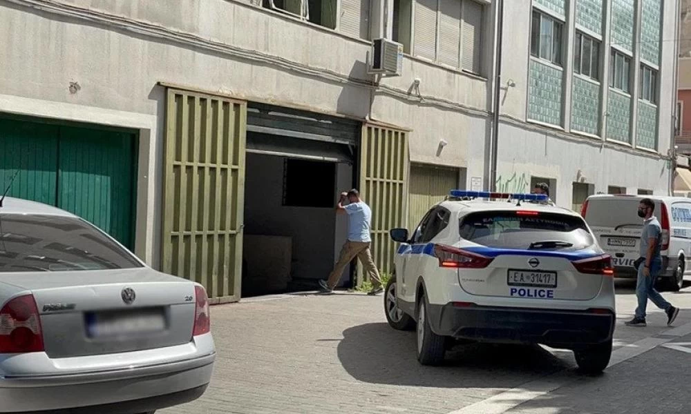 Έγκλημα στη Λάρισα: Στο δικαστικό μέγαρο έφτασε ο 54χρονος συζυγοκτόνος